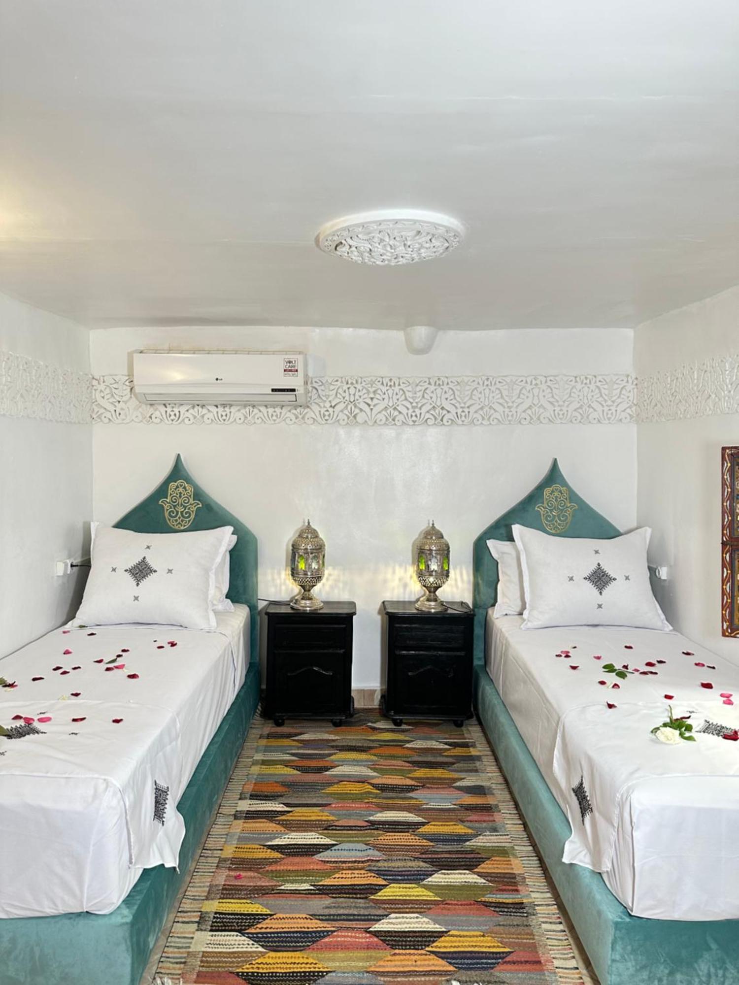 Dar Khmissa Fes Bed & Breakfast ภายนอก รูปภาพ