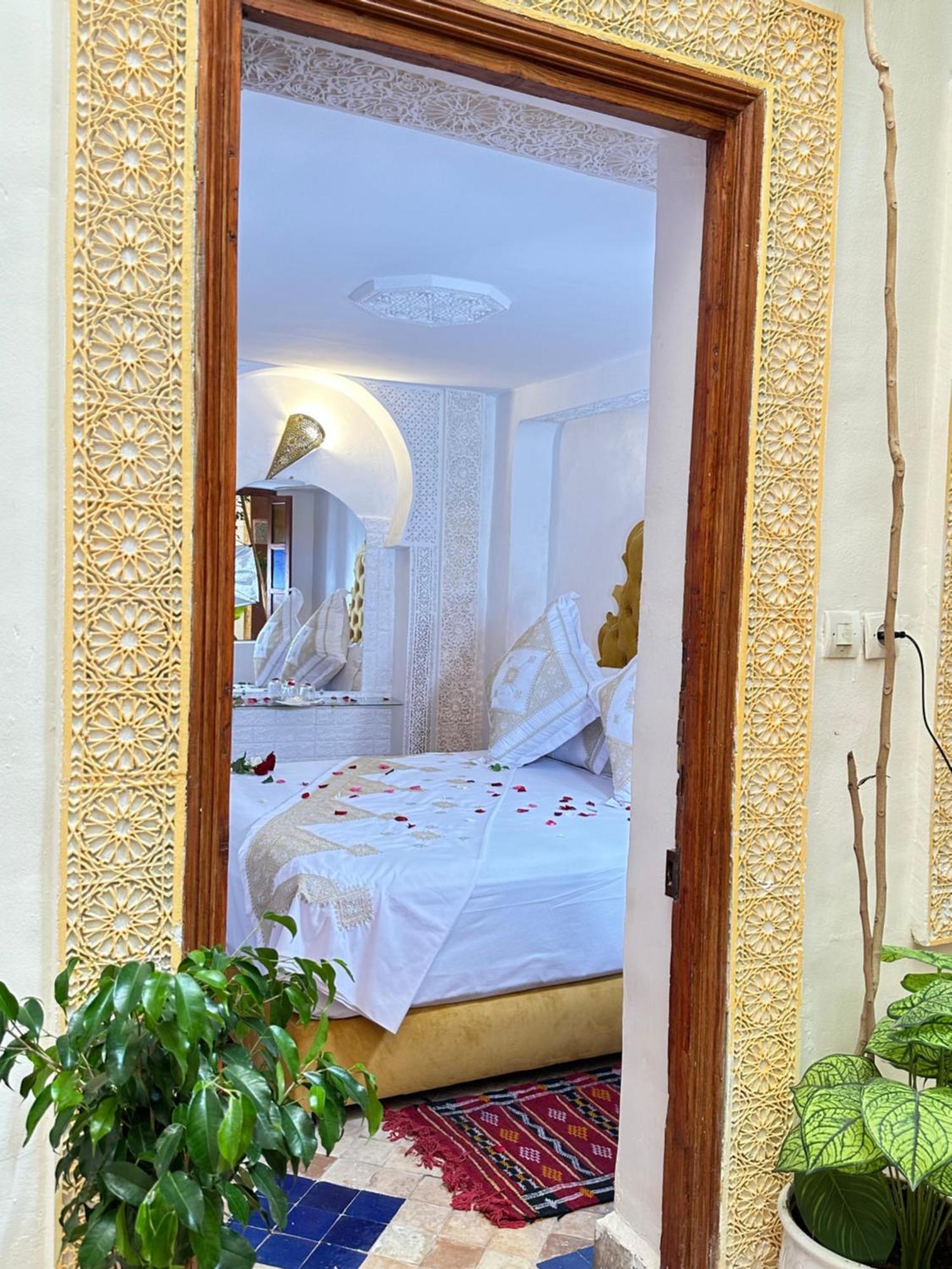 Dar Khmissa Fes Bed & Breakfast ภายนอก รูปภาพ