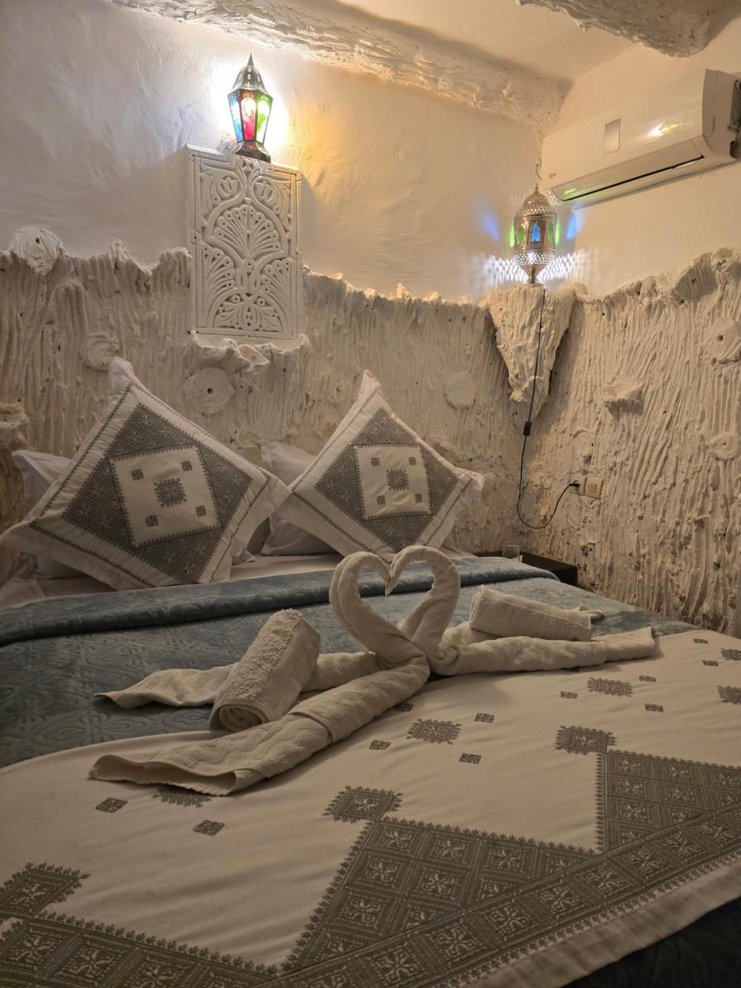 Dar Khmissa Fes Bed & Breakfast ภายนอก รูปภาพ