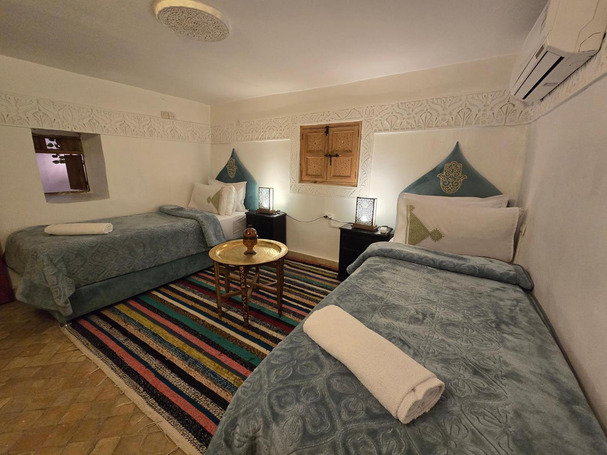 Dar Khmissa Fes Bed & Breakfast ภายนอก รูปภาพ