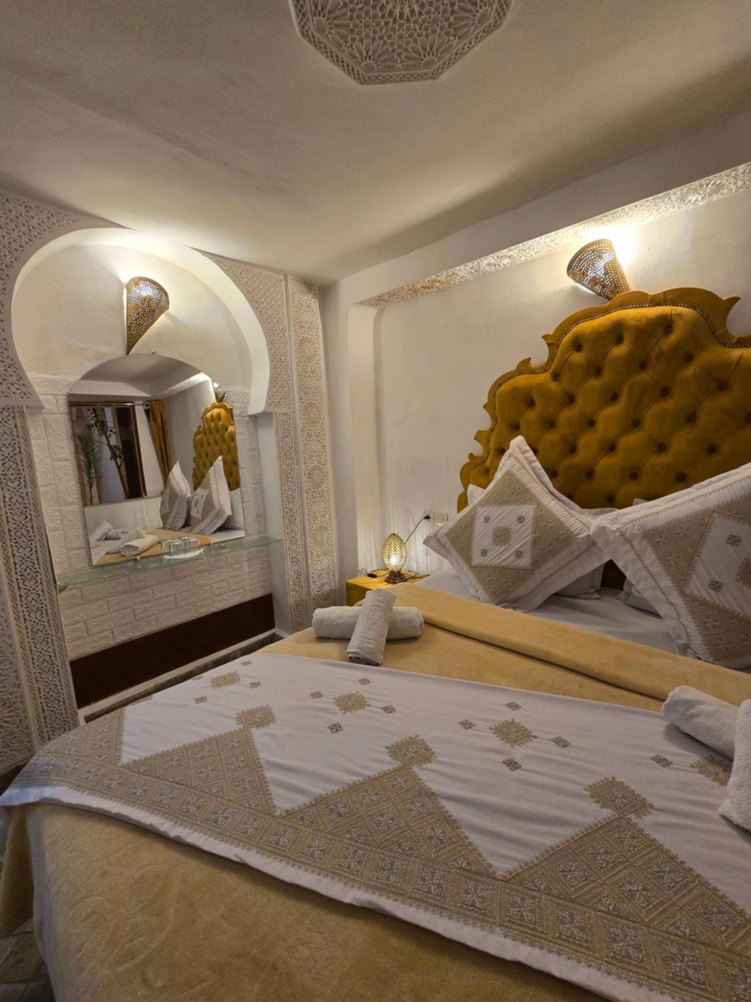 Dar Khmissa Fes Bed & Breakfast ภายนอก รูปภาพ