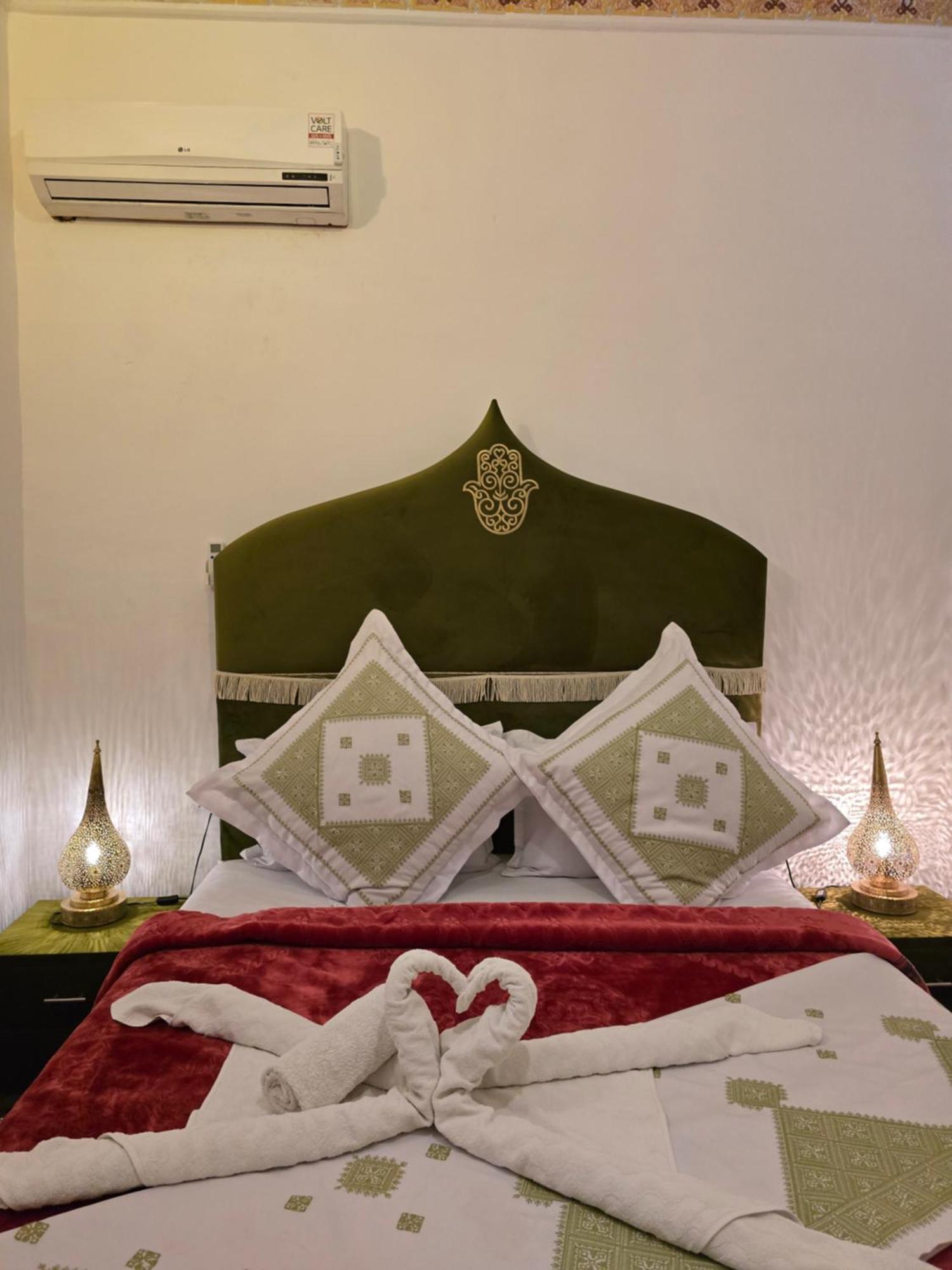 Dar Khmissa Fes Bed & Breakfast ภายนอก รูปภาพ