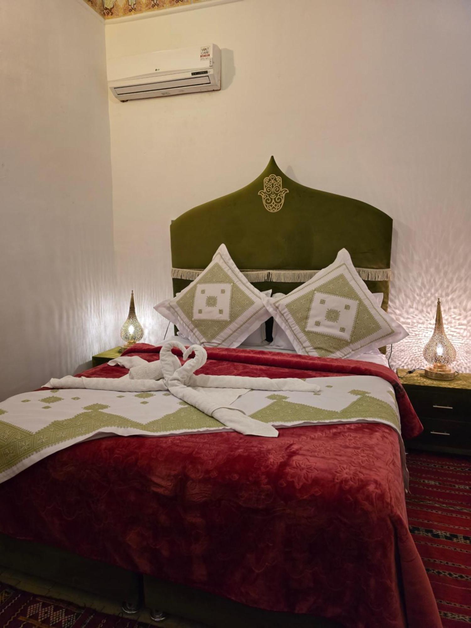 Dar Khmissa Fes Bed & Breakfast ภายนอก รูปภาพ
