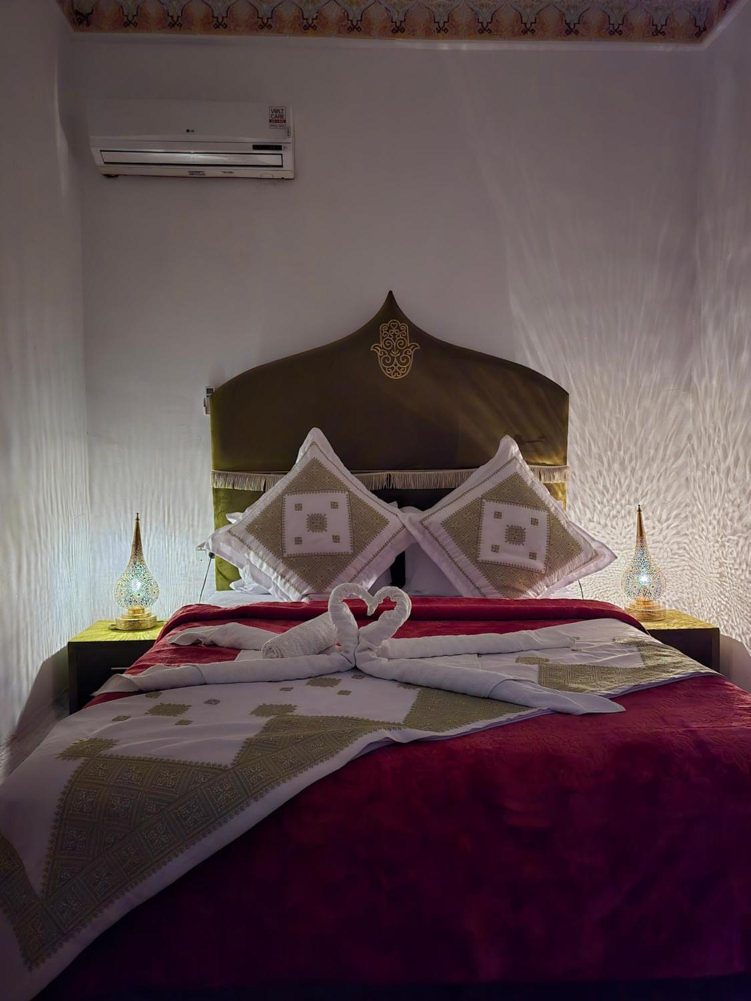 Dar Khmissa Fes Bed & Breakfast ภายนอก รูปภาพ